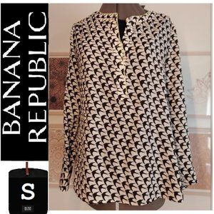 🎁 10/$25-Banana Republic blouse,  bird pattern,  size small